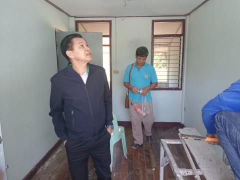 ตรวจสอบการซ่อมแซมบ้านพัก รพ.สต.หินดาดน้อย