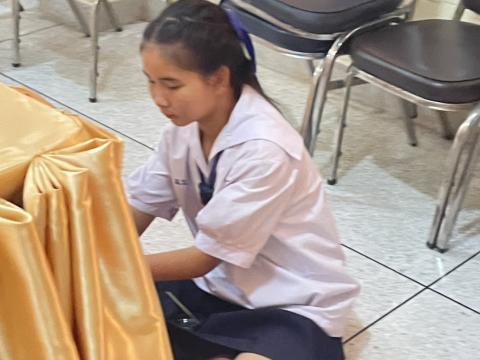 คณะคุณครูและนักเรียนโรงเรียนบ้านราหุล
