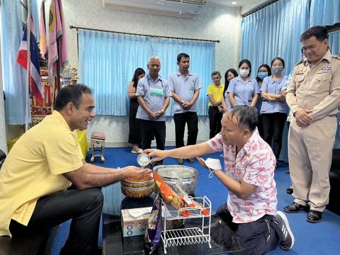 รดน้ำขอพรนายอำเภอบึงสามพัน