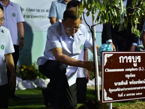 รมช เปิด คลินิกการแพทย์แผนไทย สำนักงานสาธารณสุขอําเภอบึงสามพัน