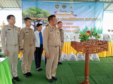 โครงการหน่วยบำบัดทุกข์ บำรุงสุข สร้างรอยยิ้มให้ประชาชน จังหวัดเพ