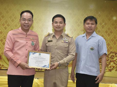 มอบเกียรติบัตรอำเภอสุขภาพดี ชีวีมีสุข (กลุ่มงานส่งเสริมสุขภาพ)